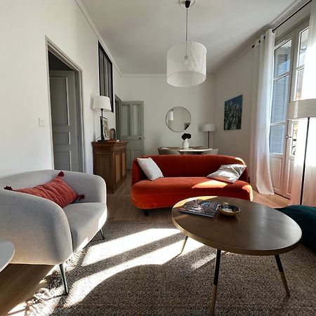 Nimes , Appartement Renove Dans Immeuble Classe. エクステリア 写真