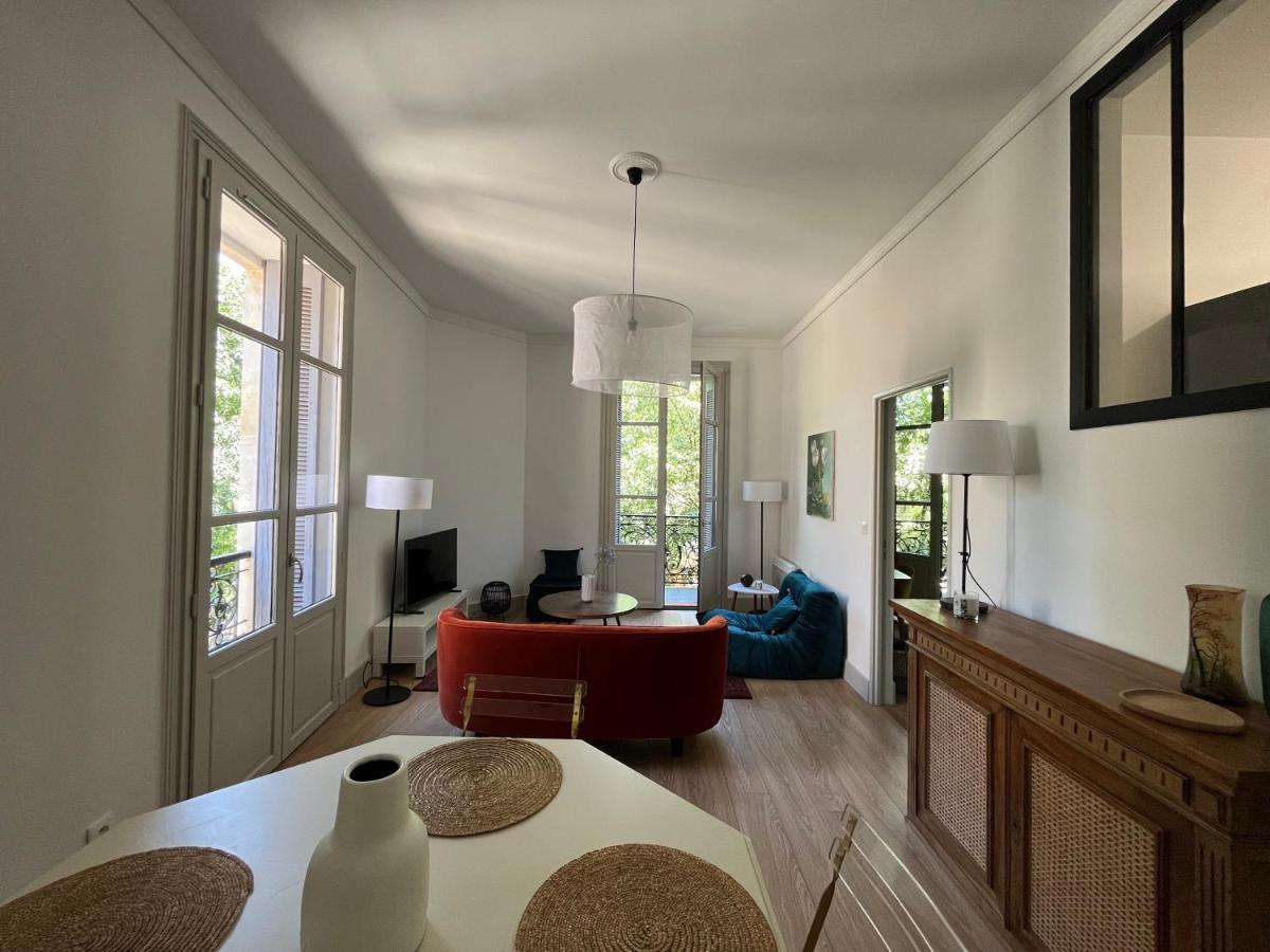 Nimes , Appartement Renove Dans Immeuble Classe. エクステリア 写真