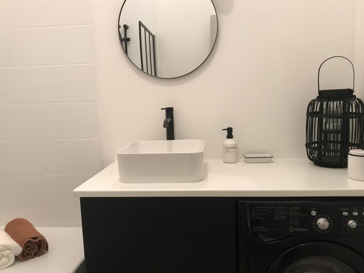 Nimes , Appartement Renove Dans Immeuble Classe. エクステリア 写真