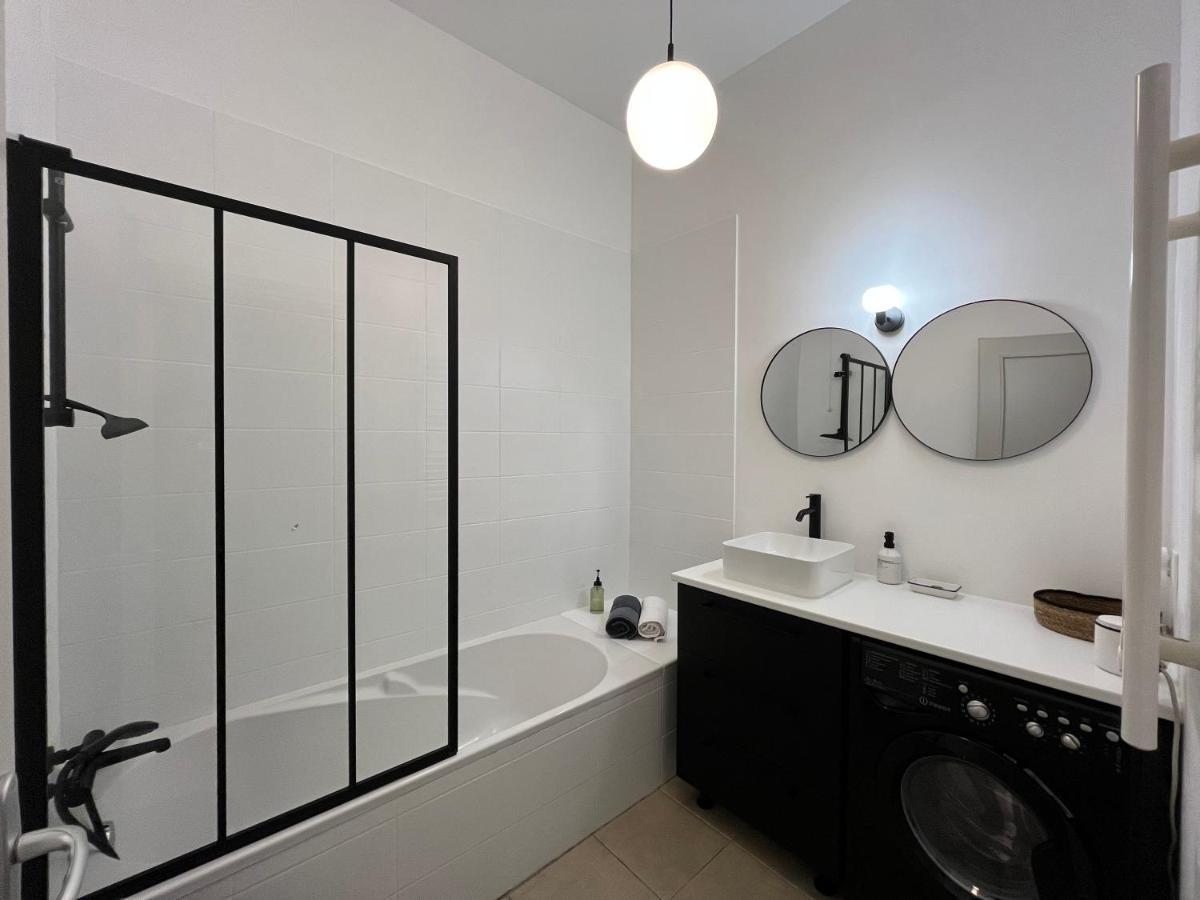 Nimes , Appartement Renove Dans Immeuble Classe. エクステリア 写真