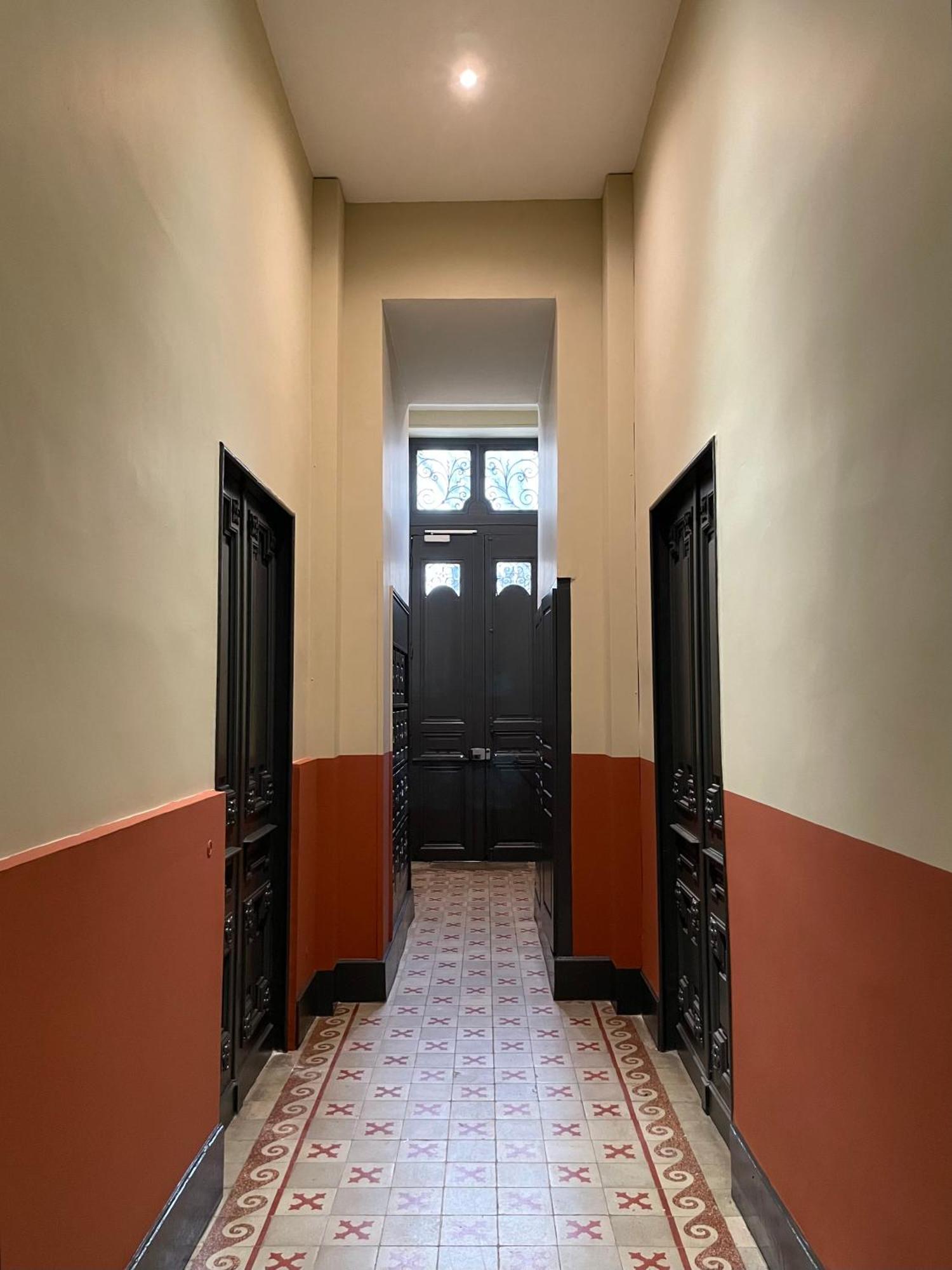 Nimes , Appartement Renove Dans Immeuble Classe. エクステリア 写真