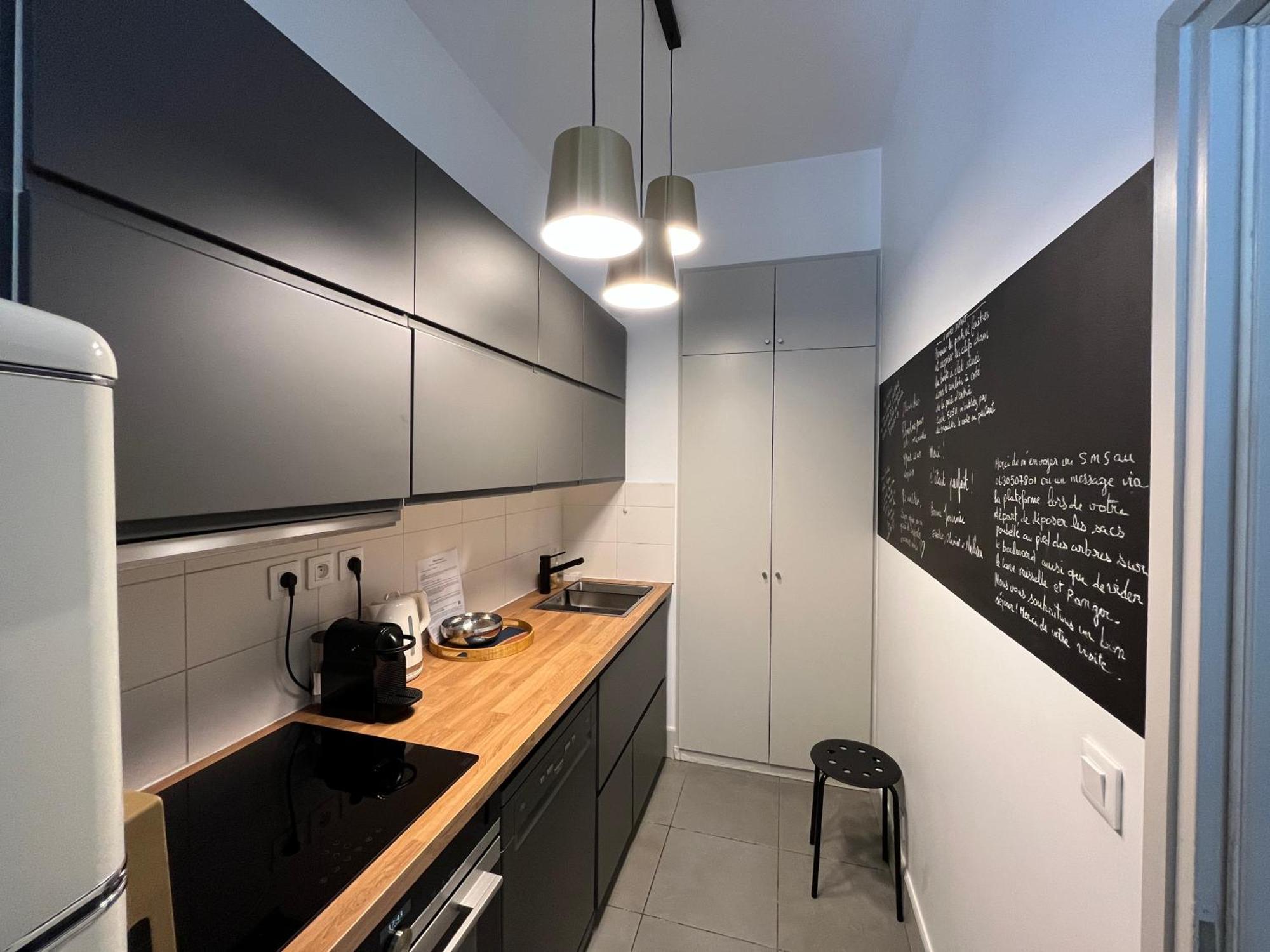 Nimes , Appartement Renove Dans Immeuble Classe. エクステリア 写真