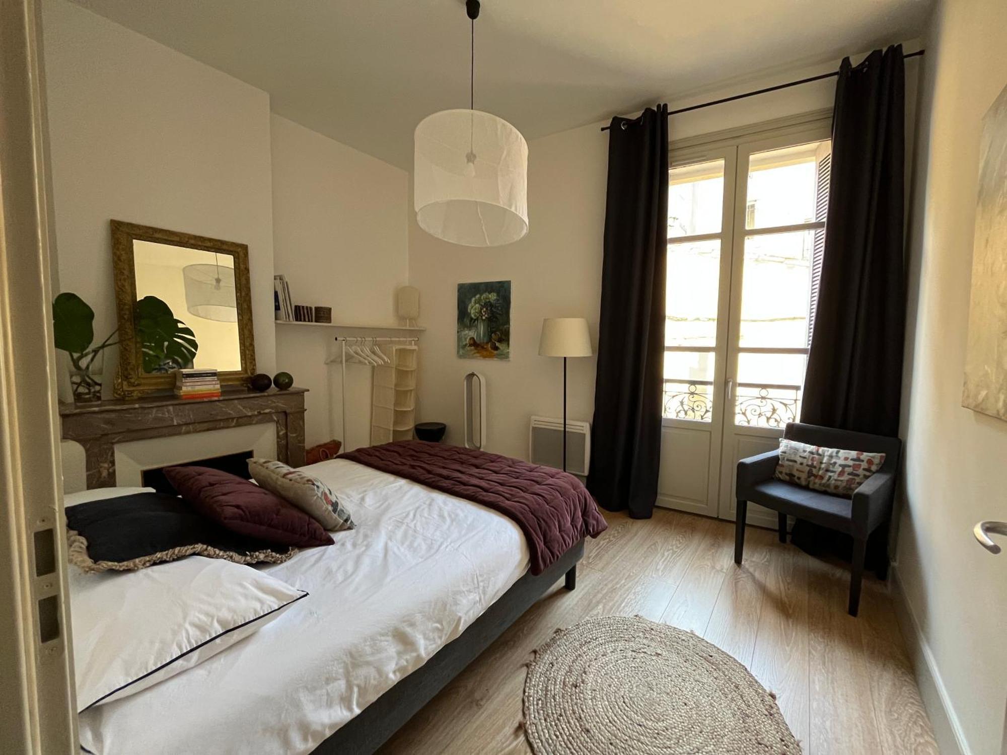 Nimes , Appartement Renove Dans Immeuble Classe. エクステリア 写真