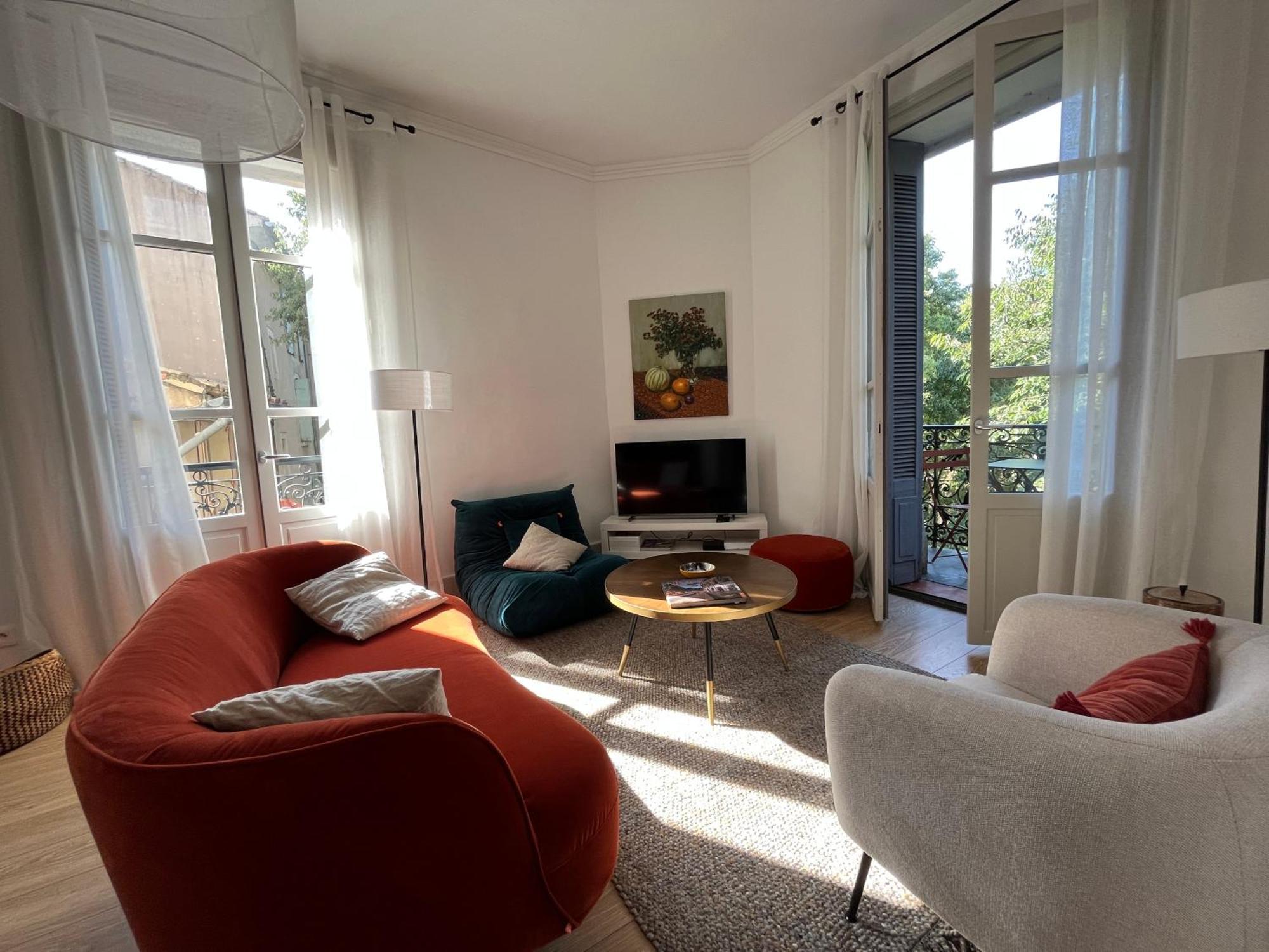Nimes , Appartement Renove Dans Immeuble Classe. エクステリア 写真