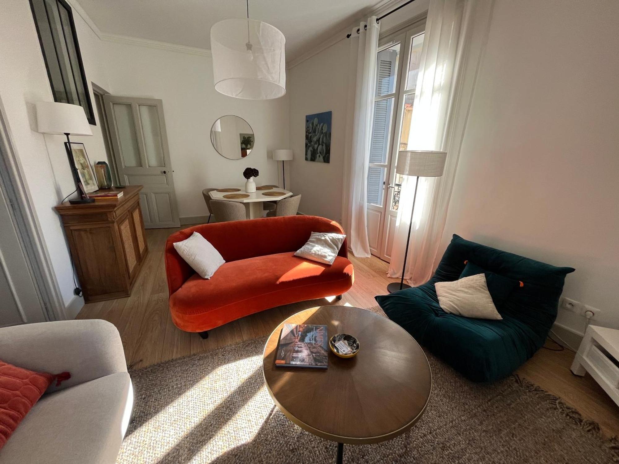 Nimes , Appartement Renove Dans Immeuble Classe. エクステリア 写真