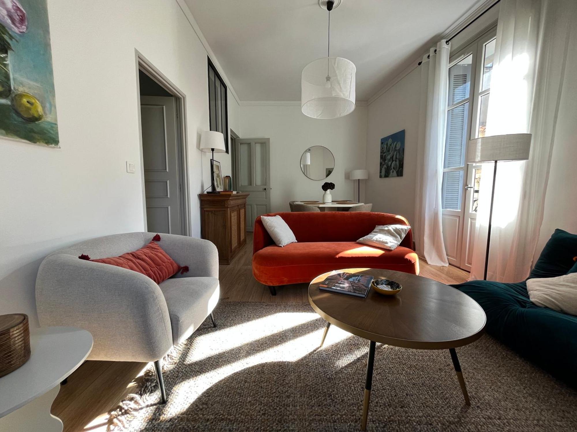 Nimes , Appartement Renove Dans Immeuble Classe. エクステリア 写真