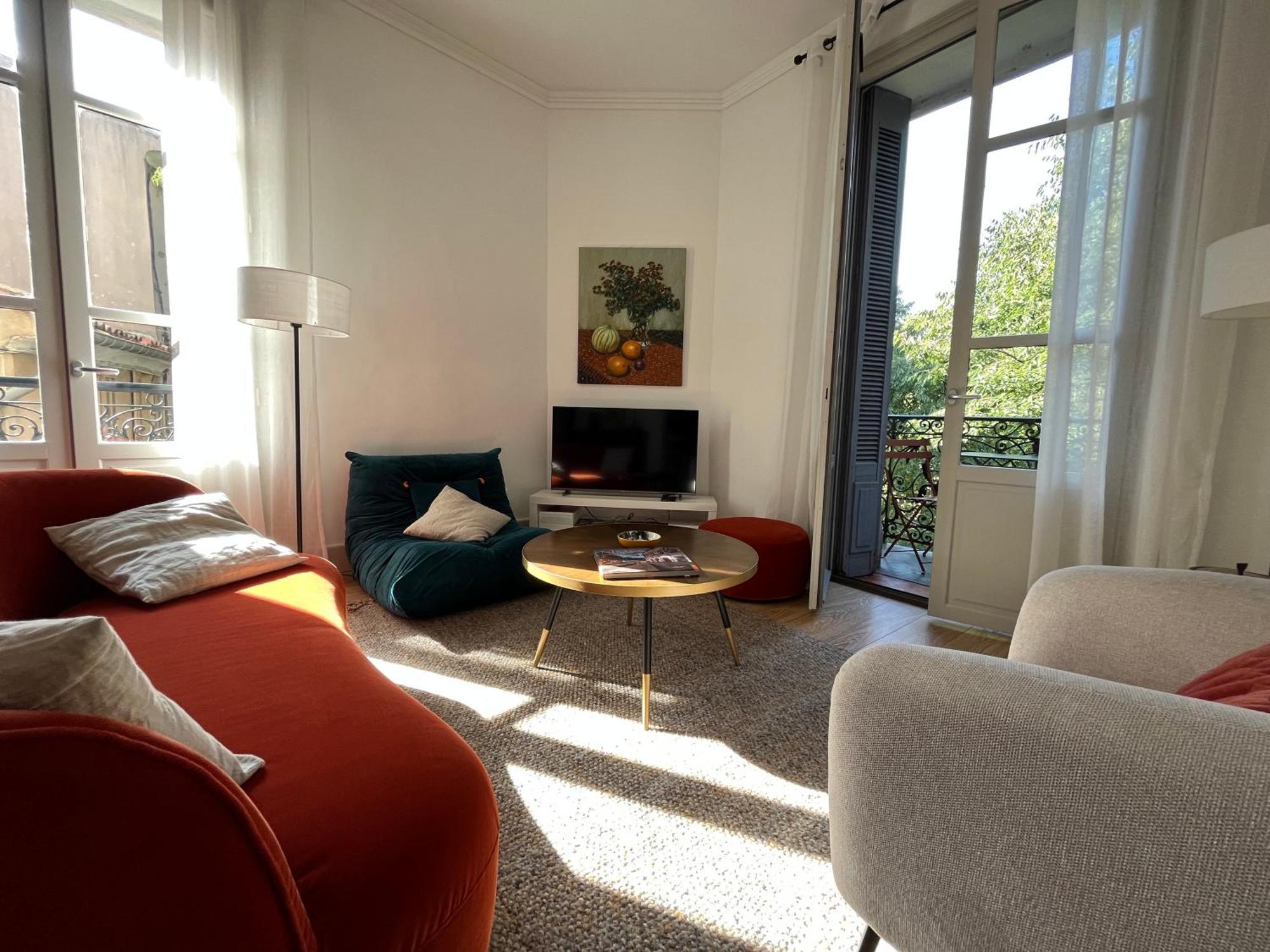 Nimes , Appartement Renove Dans Immeuble Classe. エクステリア 写真