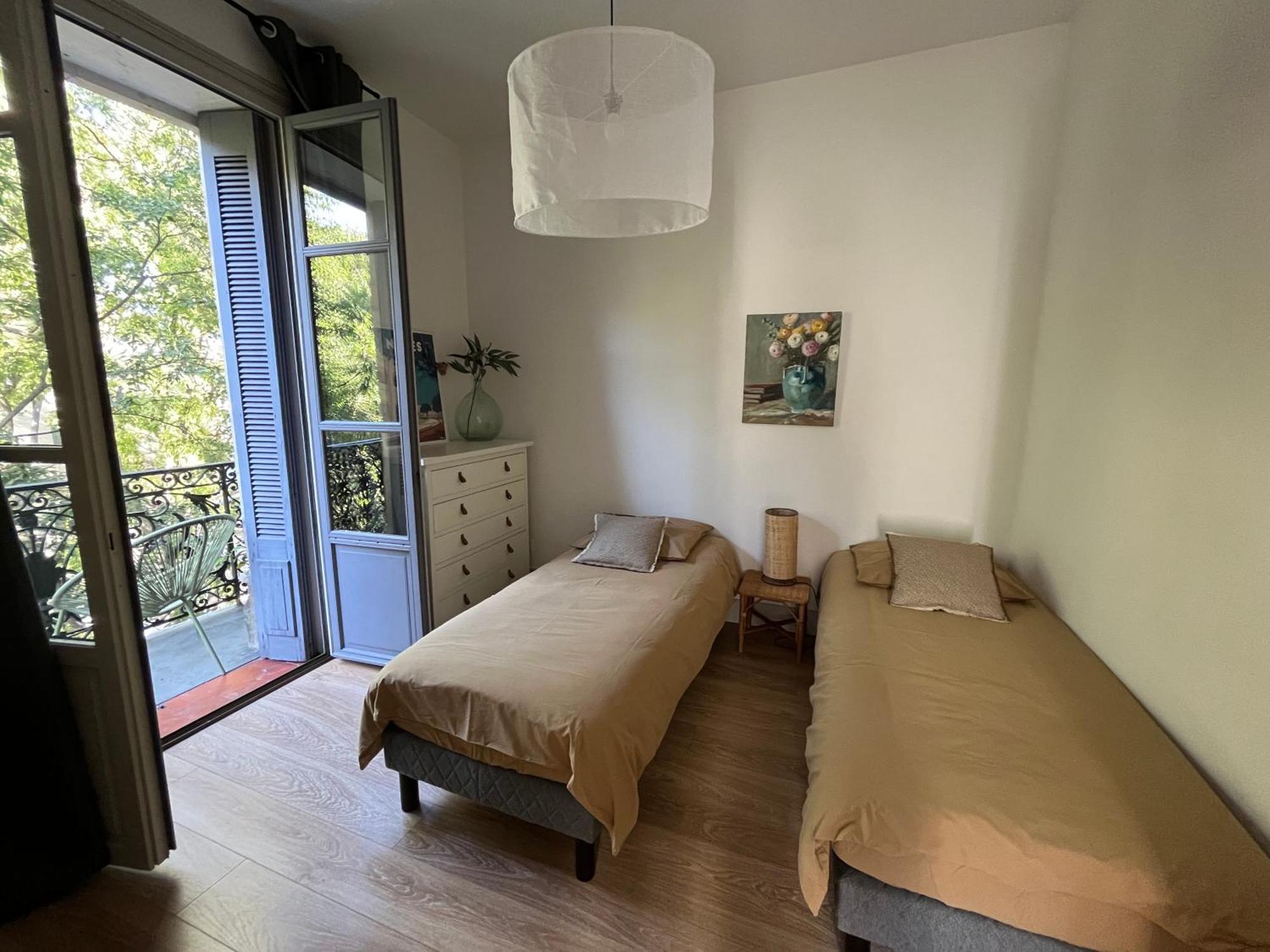 Nimes , Appartement Renove Dans Immeuble Classe. エクステリア 写真