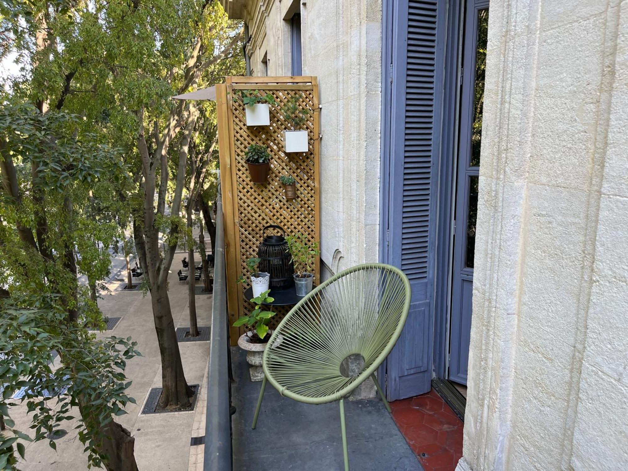 Nimes , Appartement Renove Dans Immeuble Classe. エクステリア 写真