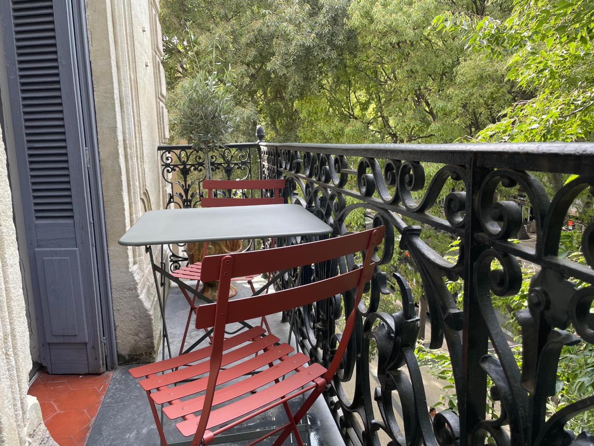 Nimes , Appartement Renove Dans Immeuble Classe. エクステリア 写真